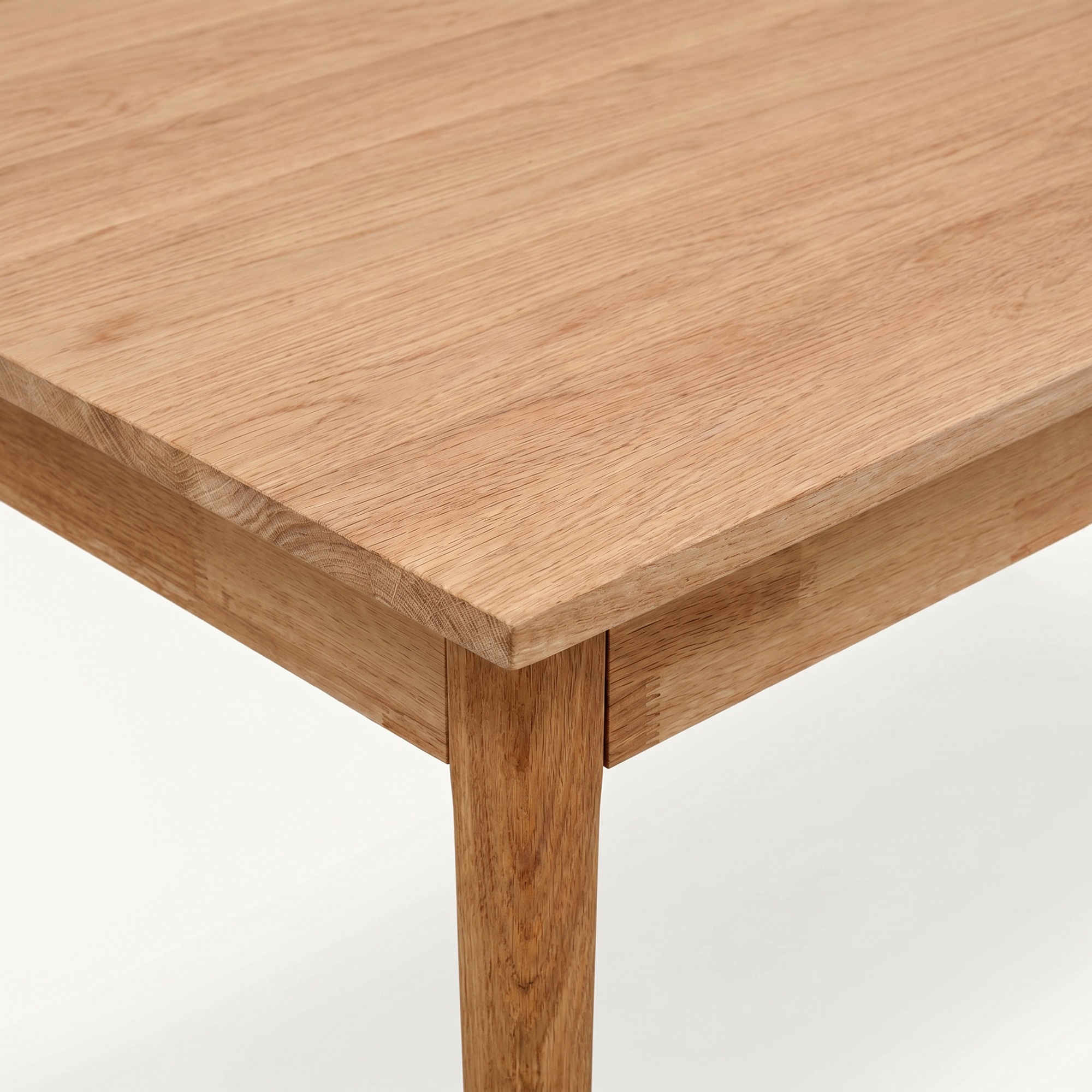 Spisebord 'Fager' 135cm - Hvitpigmentert