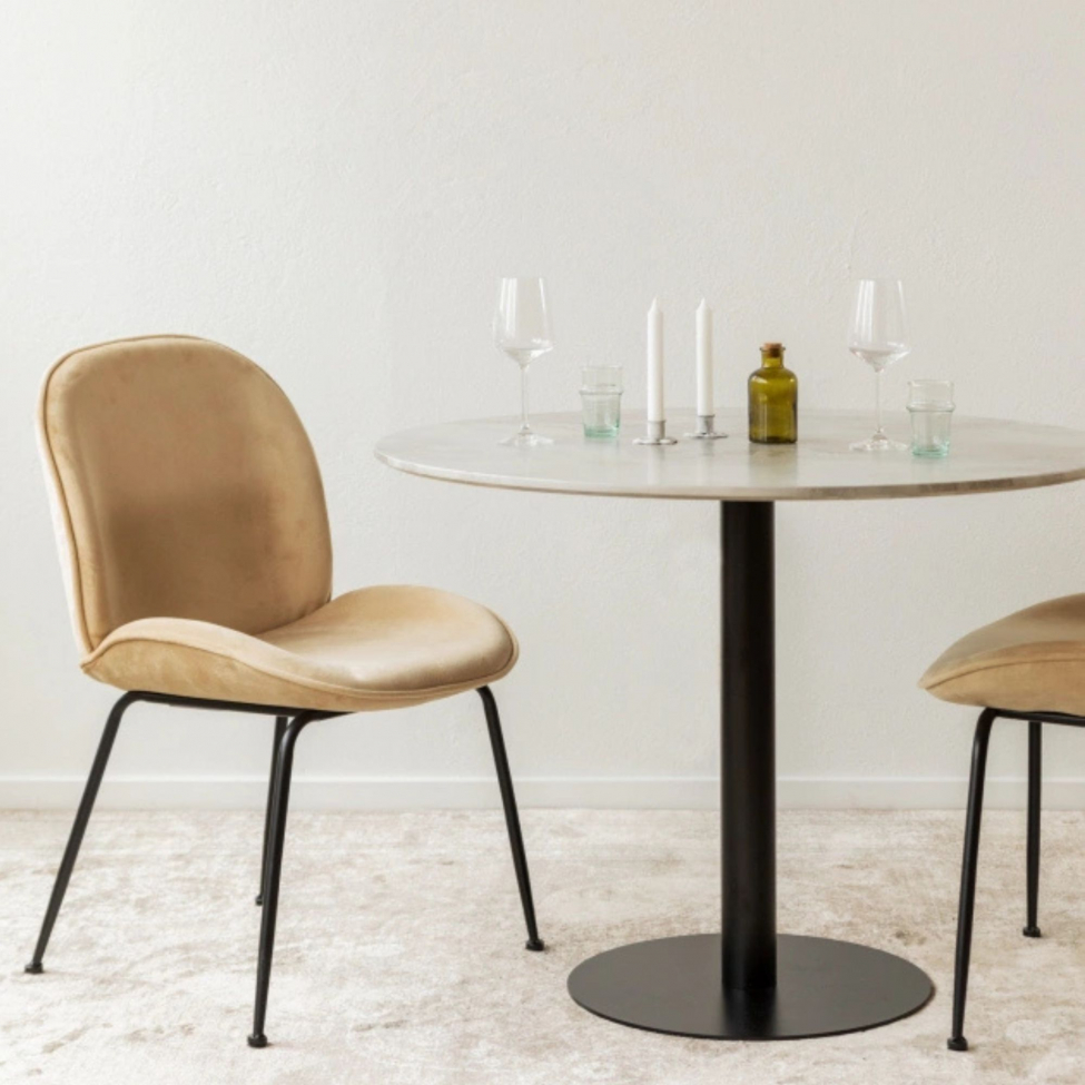 Spisegruppe 'Marbelous Lux' - 1 bord Ø100 og 4 stoler