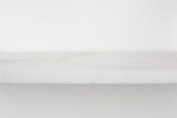 Vegghylle - Hvit marmor / skinn