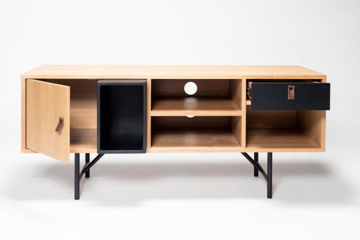 TV-stativ \'Kodiak\' - Natural/Black i gruppen SALG / Møbler / Hyller og oppbevaring hos Reforma (J9530)