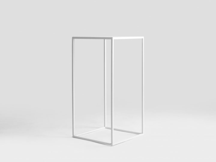 Sidebord \'Tensio\' - Vit i gruppen Møbler / Bord / Sidebord hos Reforma (TB003TENS-30-9003)